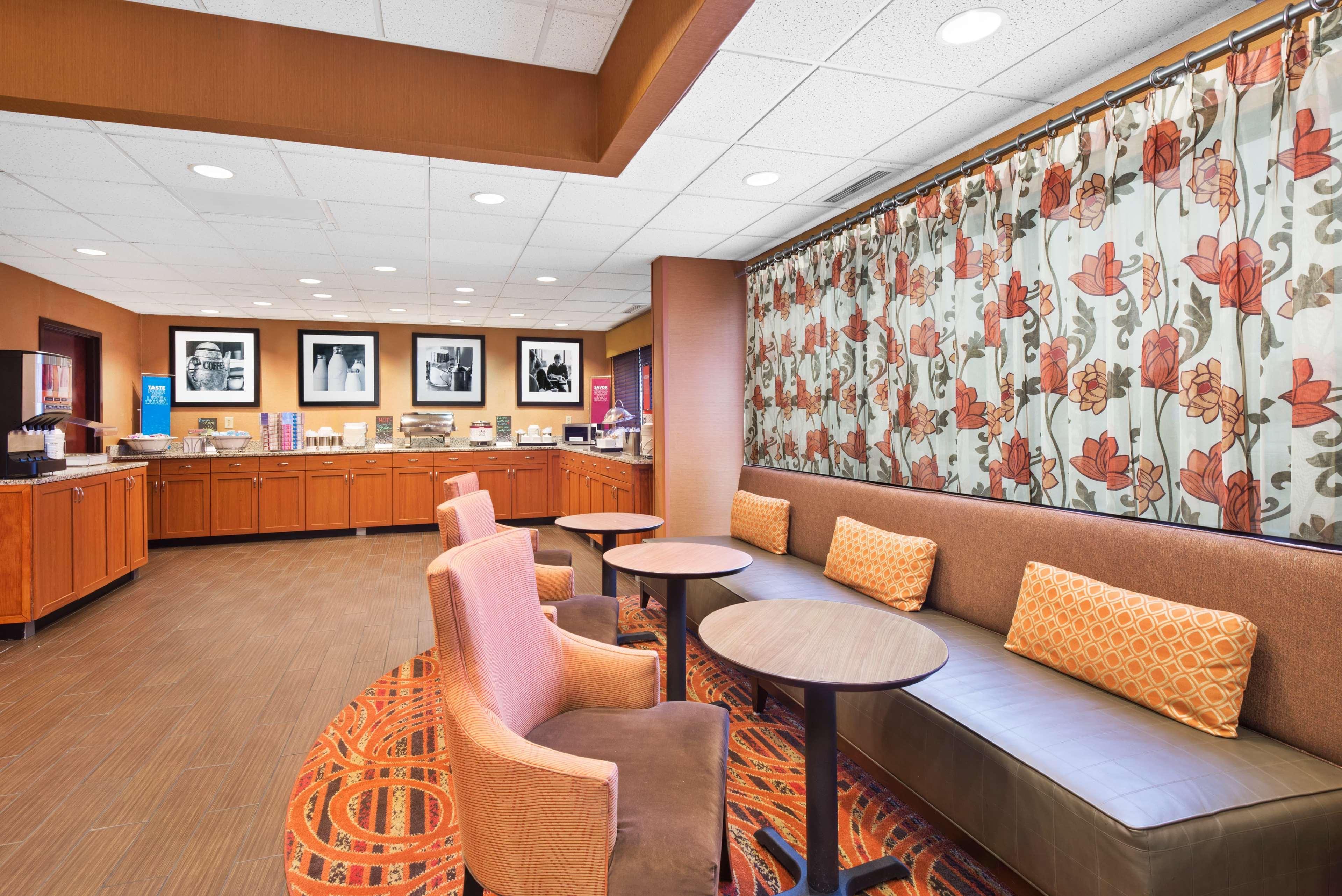 Hampton Inn Winfield Teays Valley Exteriör bild