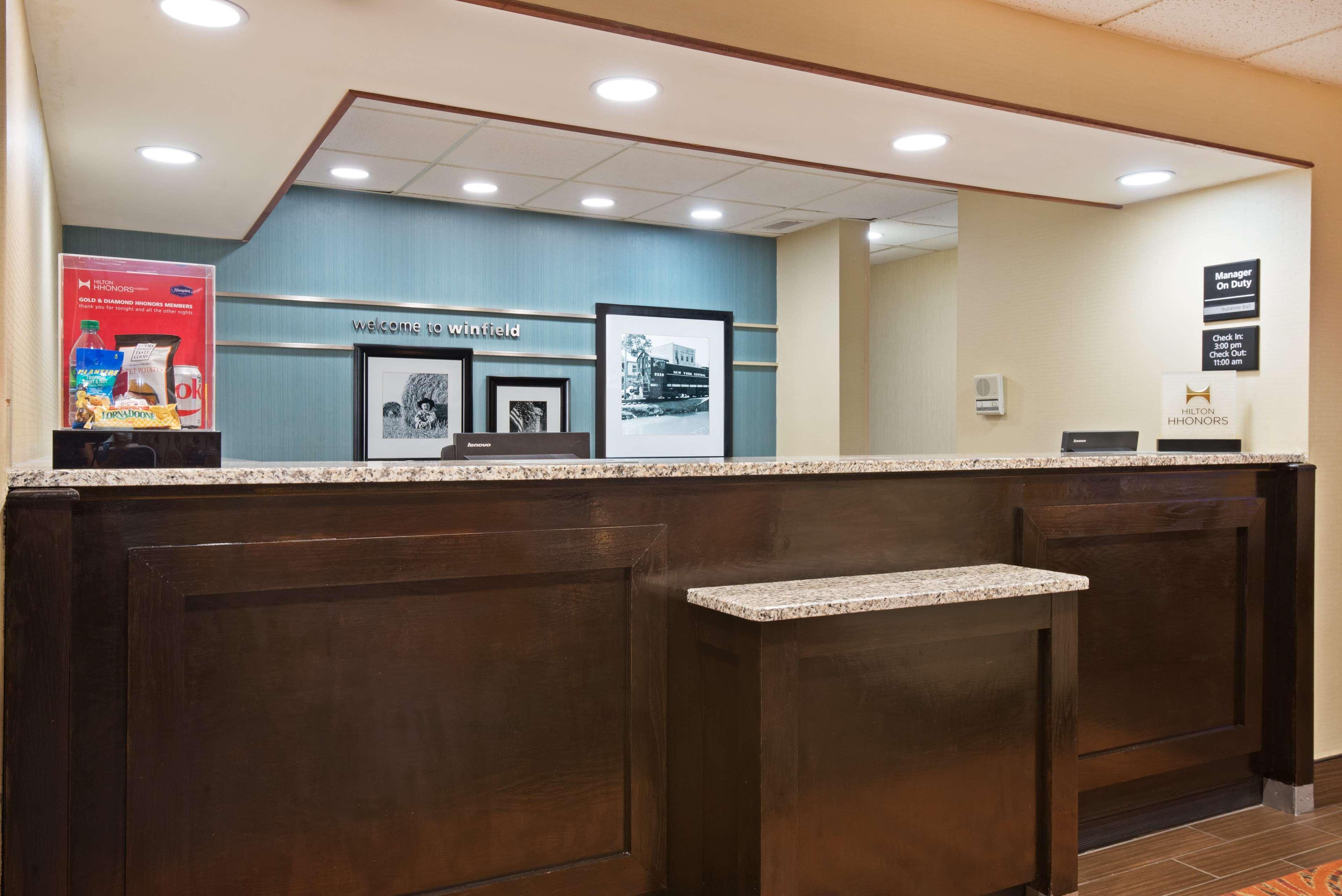 Hampton Inn Winfield Teays Valley Exteriör bild