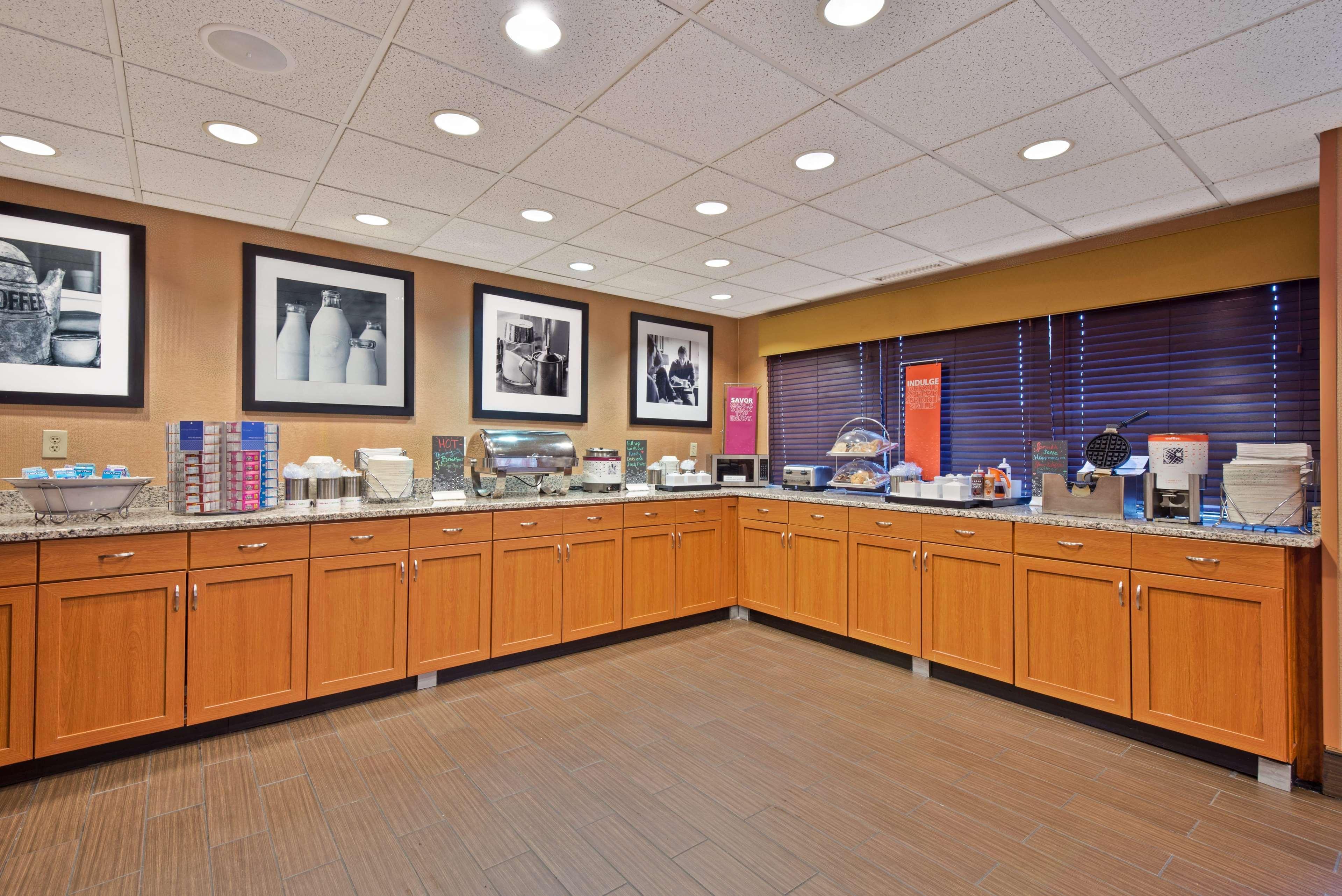 Hampton Inn Winfield Teays Valley Exteriör bild